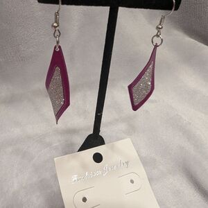 ❄️❄️5/$20❄️❄️ Fashion Jewelry Pierced Glittery Earrings